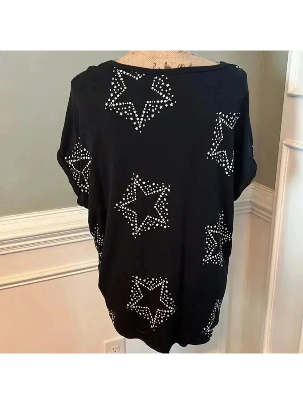 Black Short Sleeve Star Print Top - Size Large - Picture 3 of 5